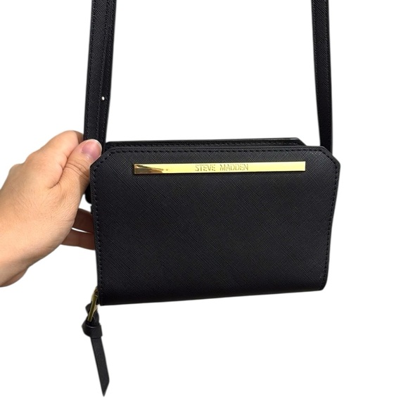 Steve Madden Black Crossbody Bag - Picture 1 of 7
